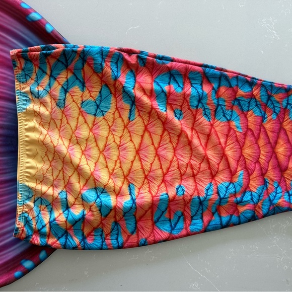 Mertailor “Guppy” Mermaid Tail for Swimming - Picture 8 of 9